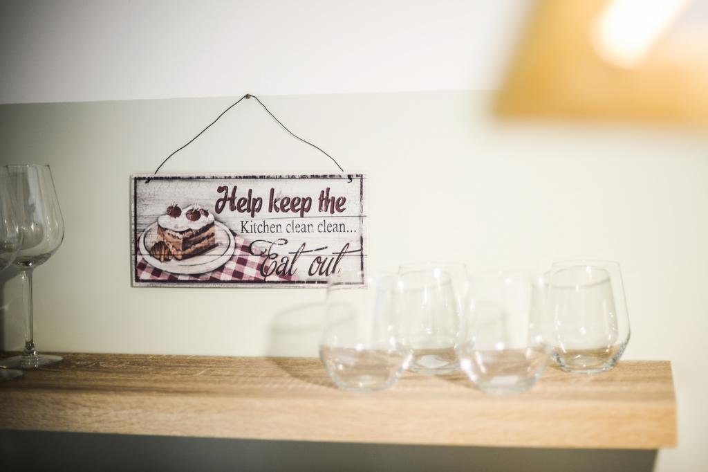 Your "Home Away From Home" In Acropolis アテネ エクステリア 写真